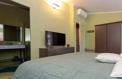 Lecce Villa | Guest house with pool, soccer field, tennis court, beach volleyball, m990