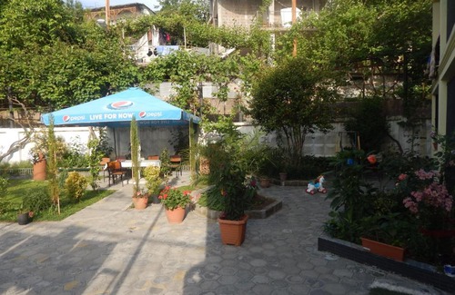 Makhinjauri Apartment | Guest House With Yard in Makhinjauri