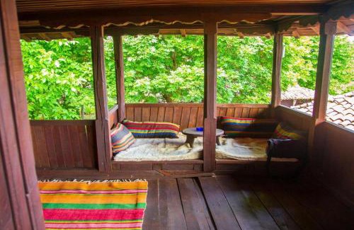 Zheravna House | Guest Houses "Zlatna Oresha - Complex"