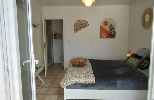 Saint-Martin-d'Ardeche Bed & Breakfast | Guest Room 'A L'ombre Des Amandiers - Room 1' with Shared Pool, Communal Garden and Wi-Fi