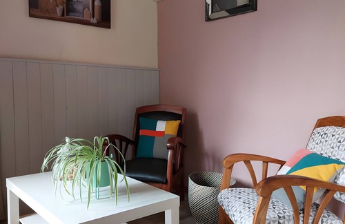 Saint-Romain-de-Benet Bed & Breakfast | Guest Room Les Capucines – Comfort and Authenticity in Saint-Romain-de-Benet