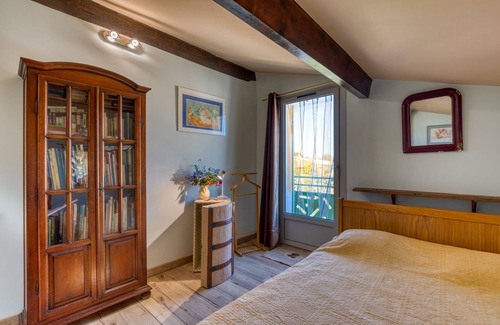 Lunel-Viel Bed & Breakfast | Guest Room 'Cantegrel 1st Floor for 1 to 5' with Shared Terrace, Shared Garden and Wi-Fi