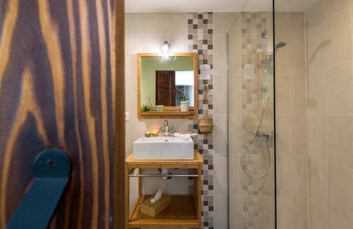 Saint-Pons Bed & Breakfast | Guest Room 'La Forge' with Mountain View, Shared Pool and Wi-Fi
