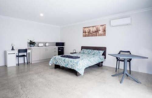 Vasse House | Guest Room with Ensuite & Private Entrance by P2 Living