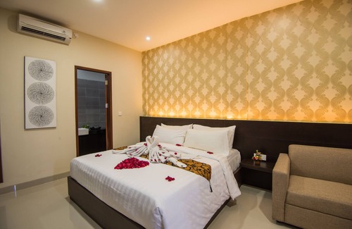 Nakula House | Guest suite at Bisma House, with pool in Legian