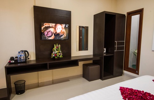 Nakula House | Guest suite at Bisma House, with pool in Legian