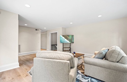 Chapel Hill House | Guest Suite by UNC w/King Suite, Full Kitchen, Work Desk