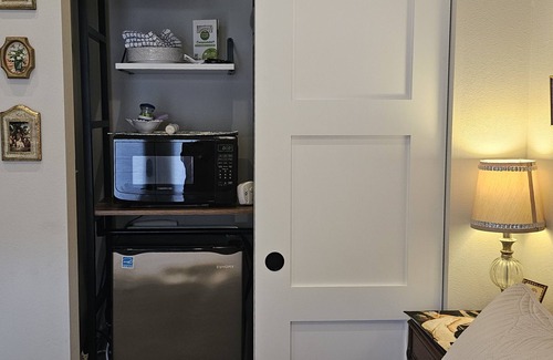 Snohomish House | Guest Suite in Historic Downtown Snohomish - walk to shop, dine, adventure!