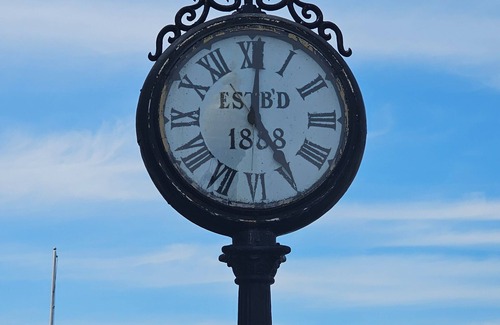 Snohomish House | Guest Suite in Historic Downtown Snohomish - walk to shop, dine, adventure!