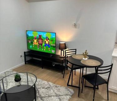 Southwest Calgary Apartment | Guest suite in Southwest Calgary