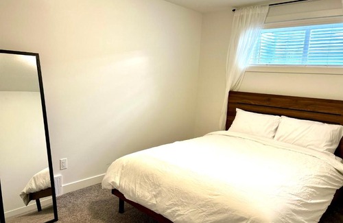 West Edmonton Apartment | Guest Suite in West Edmonton I WEM 10 Minutes I Rivercree Casino 3 Minutes