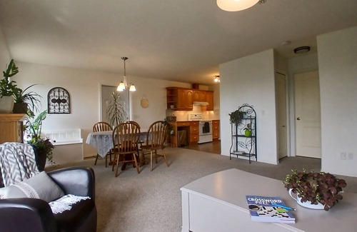 Lethbridge County House | Guest suite near Lethbridge with attached garage for you to use