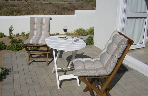 Stompneusbaai Apartment | Guest Suite with a sea view