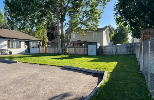 Idaho Falls Apartment | Guest Suites - 1998 #3 Cheerful 1 bedroom 1 bath Suite