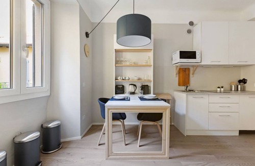 Chinatown Apartment | GuestHost - Simplon & Garibaldi Comfy Studio