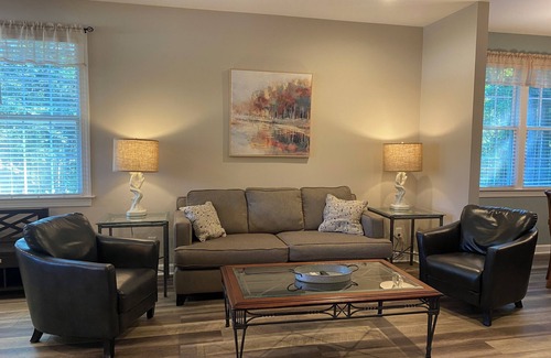 Chapel Hill House | Guesthouse at High Spirits Farm 3-bed 2-bath