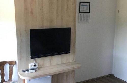 Jezerce House | Guesthouse Family Bosnic - Duplex Family Room with Balcony - Gallery - 1