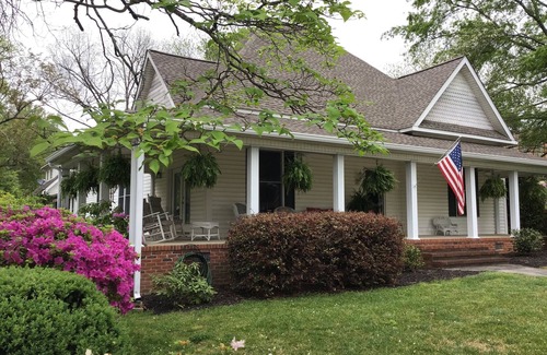 Toccoa House | Guesthouse located in historic Toccoa Ga