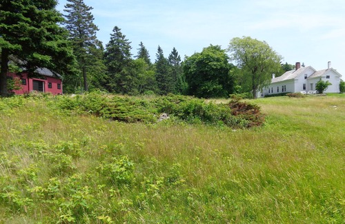 Vinalhaven House | Guesthouse on Historic Saltwater Farm