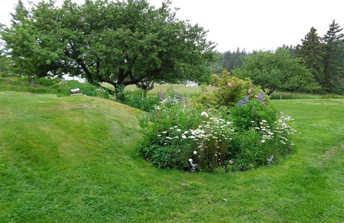 Vinalhaven House | Guesthouse on Historic Saltwater Farm