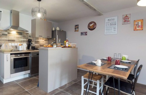 Chozeau House | Guesthouse 'Verte' with Mountain View, Wi-Fi and Air Conditioning
