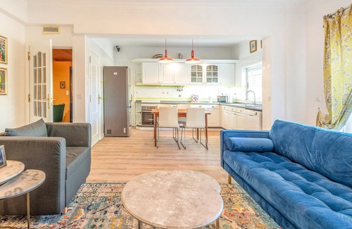 Arrentela Apartment | GuestReady - A Cozy 2BD and 2Bth Apt With A Spacious Terrace