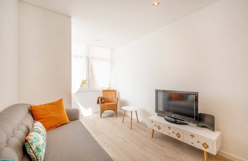Mina Apartment | GuestReady - Amazing stay with balcony in Amadora