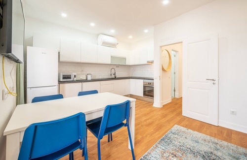 Santa Engracia Apartment | GuestReady - Captain's residence near Água museum