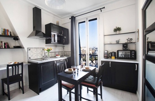 Les Iles Apartment | GuestReady - Cozy and Bright with Notre Dame View