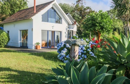 Mosteiros House | GuestReady - Green OceanView Relaxing Cottage