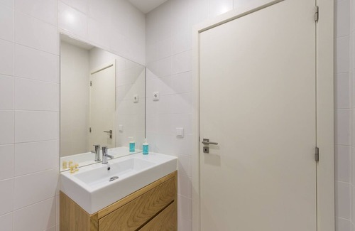 Centro / Baixa Apartment | GuestReady - Mezuzah Yellow