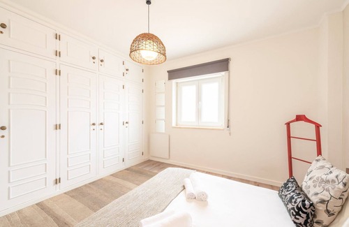 Lombos Apartment | GuestReady - Minimalist Downtown Apt with Terrace