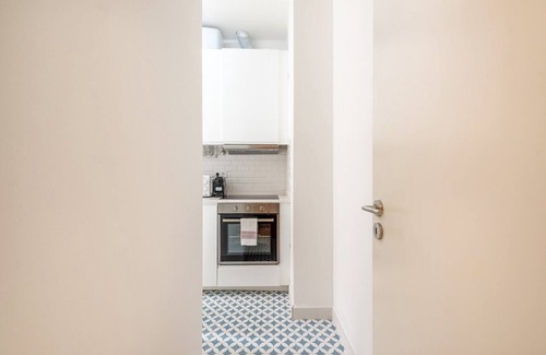 Restelo Apartment | GuestReady - Neoclassical building - Studio CVD