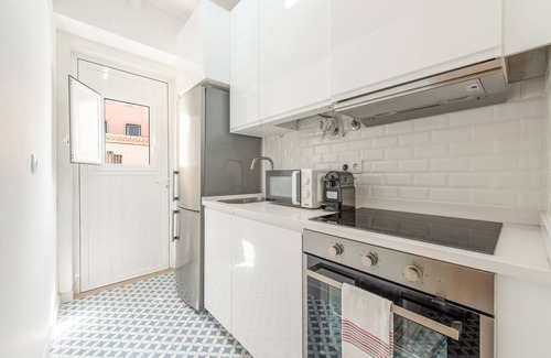 Restelo Apartment | GuestReady - Neoclassical building - Studio CVD