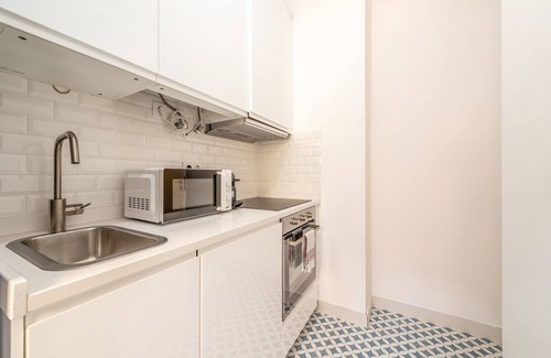 Restelo Apartment | GuestReady - Neoclassical building - Studio CVD