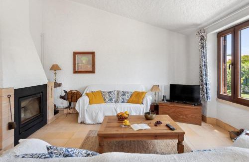 Praia das Macas House | GuestReady - Peaceful beach villa w/parking