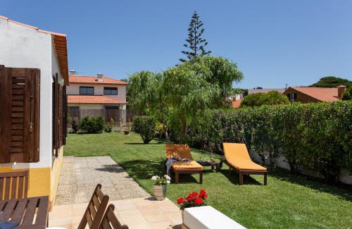 Praia das Macas House | GuestReady - Peaceful beach villa w/parking
