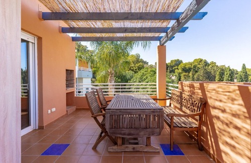 Torremolinos Ski Chalet | GuestReady - Poolside Paradise in the suburbs
