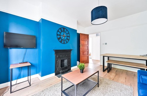 St. Leonard's Apartment | GuestReady - South London Retreat