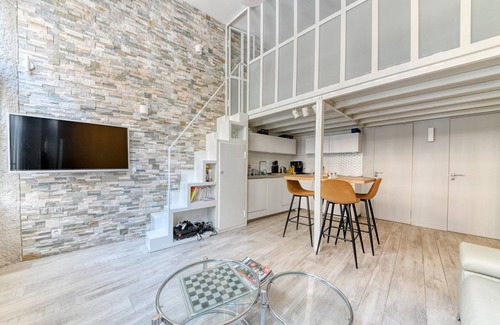 Jules Ferry - Recamier Apartment | GuestReady - Stonewall Mezzanine in Brotteaux