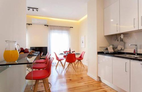 Alfama Apartment | GuestReady - Stylish apt w/balcony in Graca
