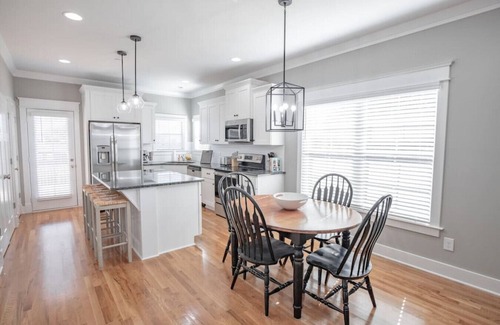 Spring Hill House | Guests Rave: Clean Duplex on Quiet Cul-de-Sac
