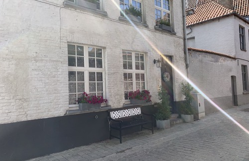 Historical Center Bruges Apartment | Guestsuite Sir Joachim Bruges- Oldest Part Center Bruges