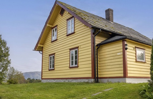 Tysnes House | Gulehuset by Interhome