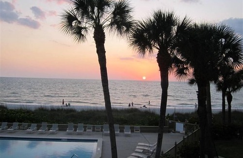 Belleair Beach Condo | Gulf and pool right out the door. Sunset perfect! 10 min - Pelican and Biltmore