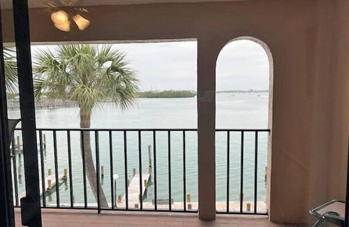 Englewood Condo | Gulf beach and pool, close to dining and entertainment, overlooking beautiful Lemon Bay