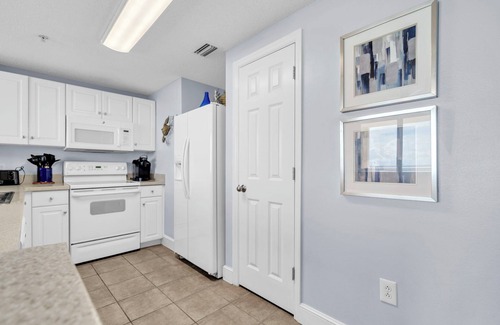 Long Beach Condo | ⛱️Gulf Front VIEW-5 Pools+Hot Tub-Majestic Beach 1-1205⛱️