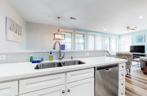 Red Fish Cove Condo | Gulf-view Pointe West condo with pools, hot tubs, central AC & washer/dryer
