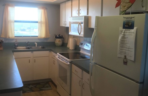 Navarre Beach Condo | Gulf views ! Chair and umbrella service included March -October