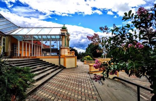 Somogyvamos House | Gurudeva Bhavan